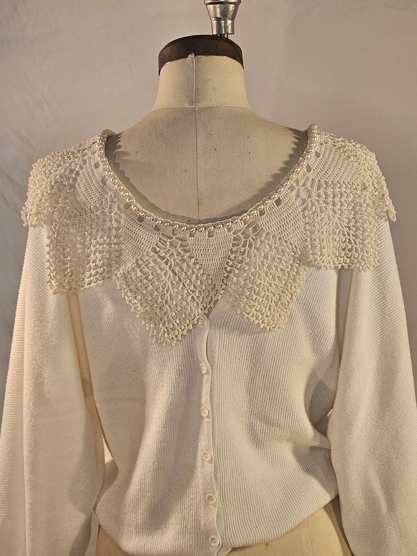 Back view of lace collar