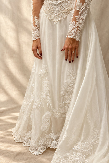 Vintage 1980s Beaded Wedding Gown with Matching Veil | Estimated Size 4