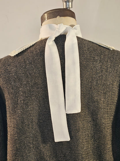 Back view with tie for white jabot