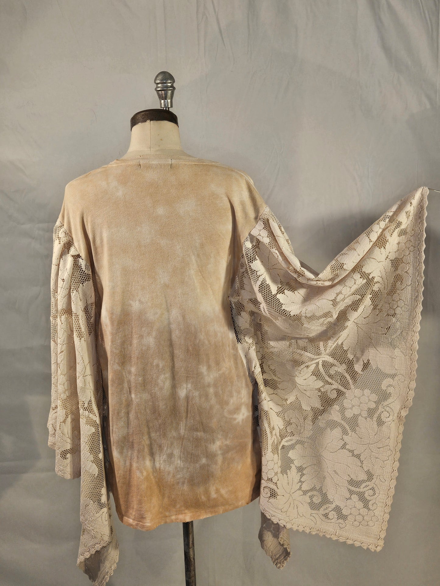 Back of grateful dead t-shirt with lace sleeves