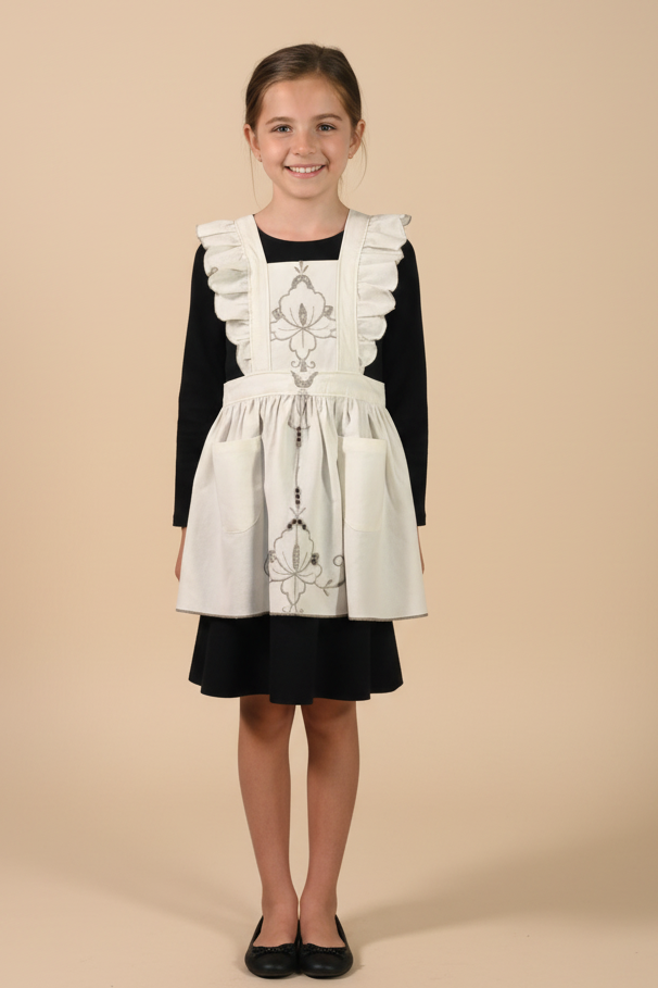 Vintage Apron - White & beige Embroidered with Ruffles