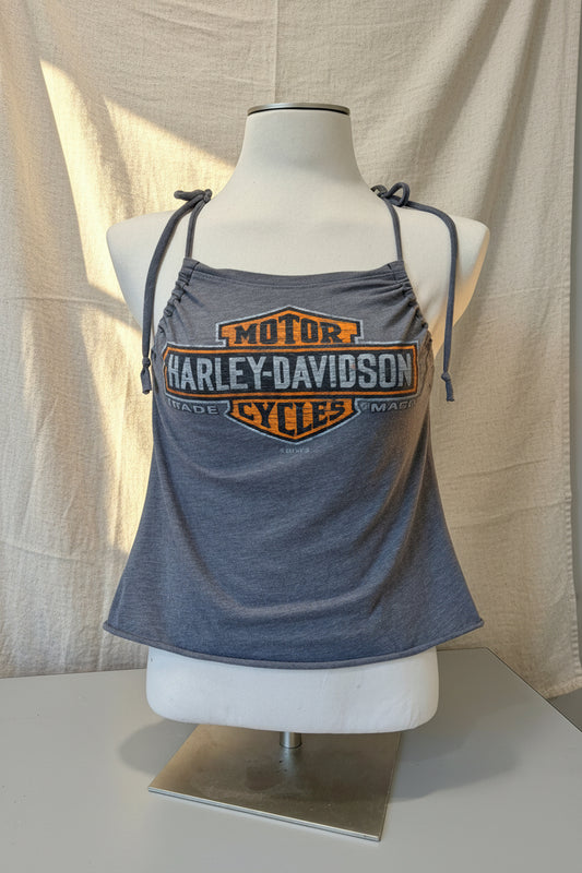 Gray tank top with Harley-Davidson logo on a mannequin against a beige curtain.