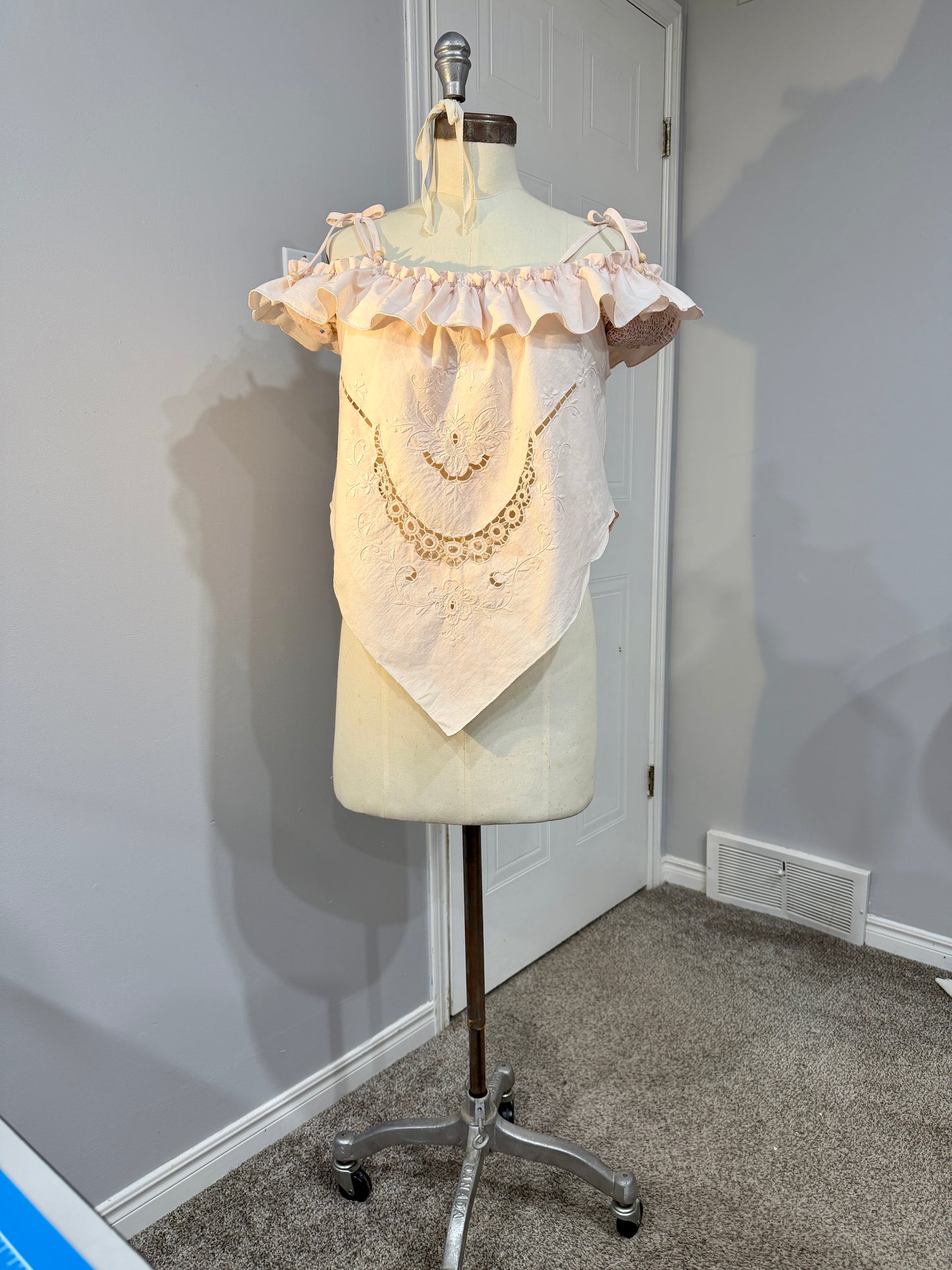 Quiet Heirlooms Off-Shoulder Top – Avocado Dyed Vintage Linen